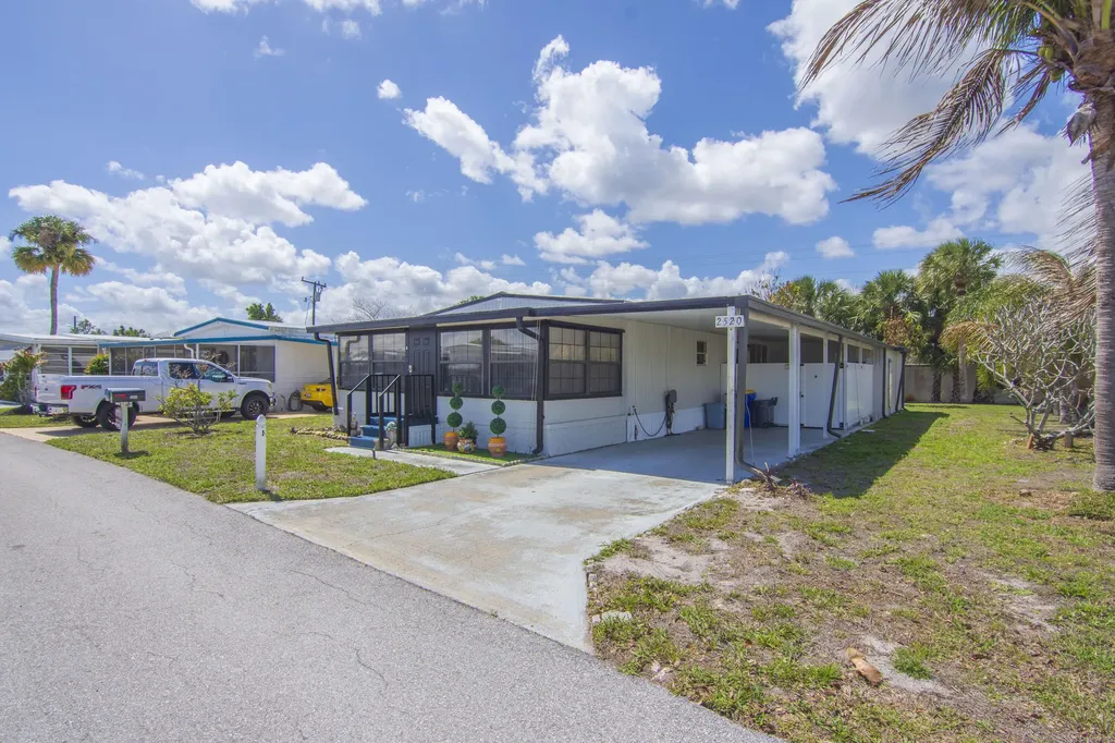2520 SE Penny Lane Stuart FL 34994