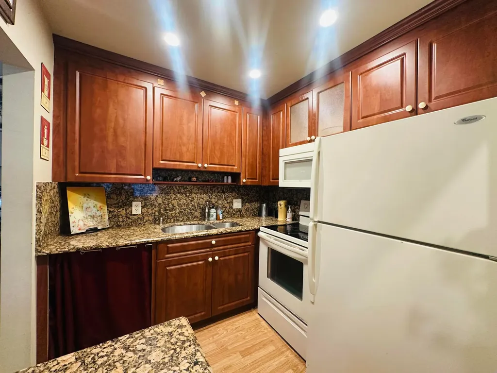 238 Newport O Deerfield Beach FL 33442