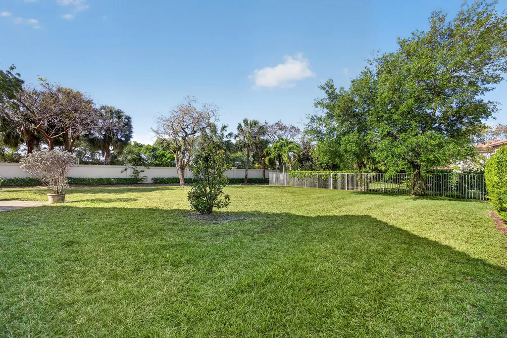 659 Cresta Circle West Palm Beach FL 33413