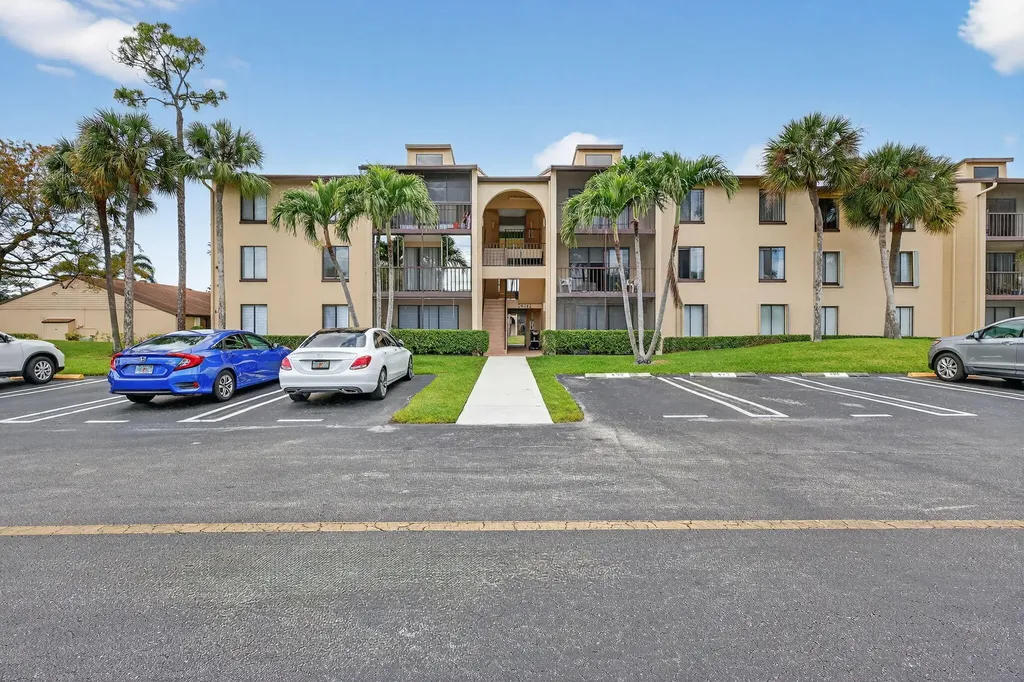 624 Sea Pine Way Greenacres FL 33415
