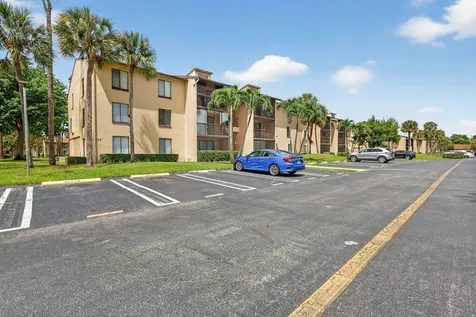 624 Sea Pine Way Greenacres FL 33415