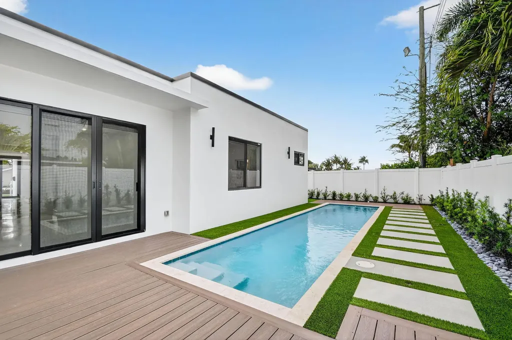 504 Flotilla Road North Palm Beach FL 33408
