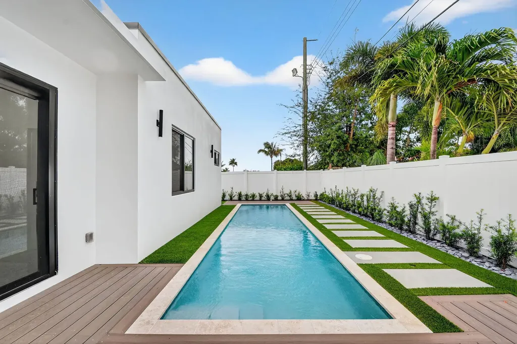 504 Flotilla Road North Palm Beach FL 33408