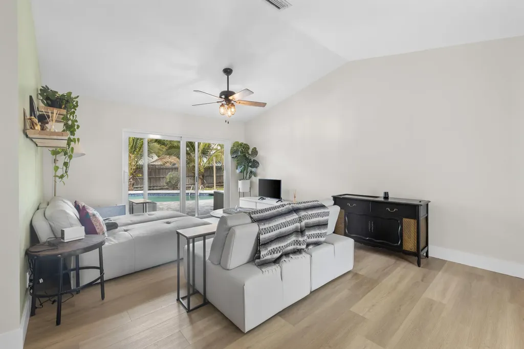 1127 NW 9th Street Boynton Beach FL 33426