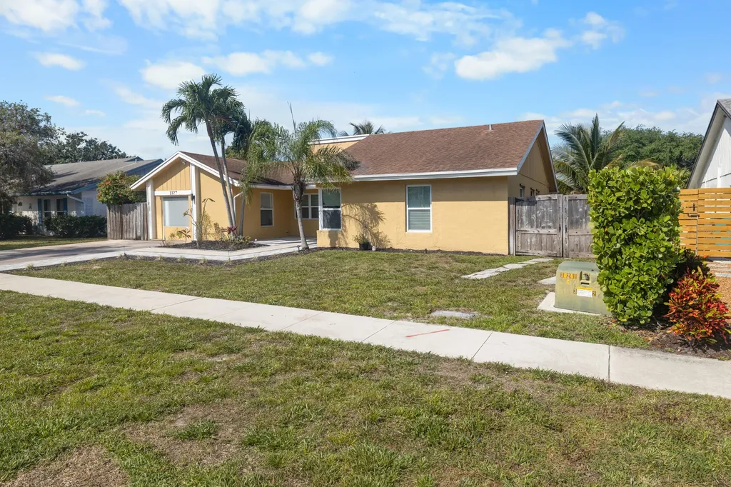 1127 NW 9th Street Boynton Beach FL 33426
