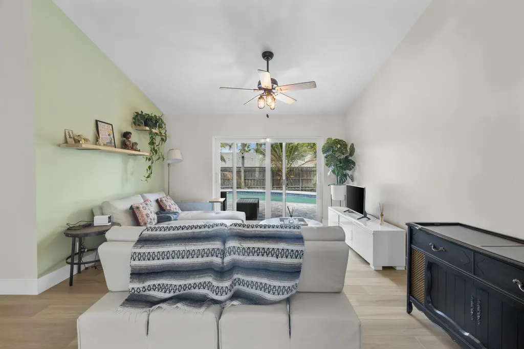 1127 NW 9th Street Boynton Beach FL 33426