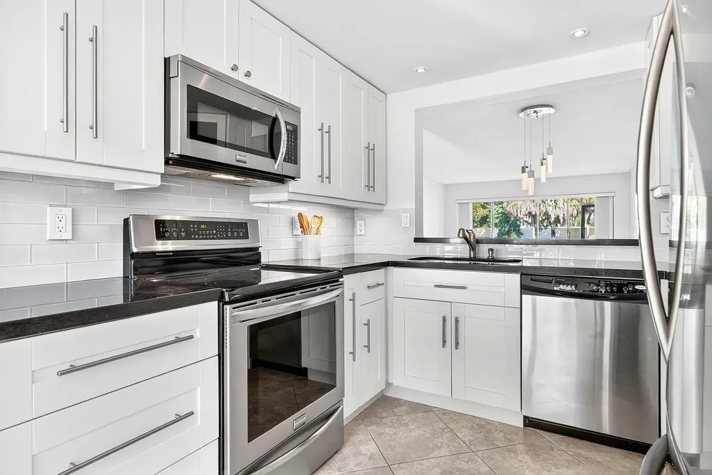 5021 Oak Hill Lane Delray Beach FL 33484