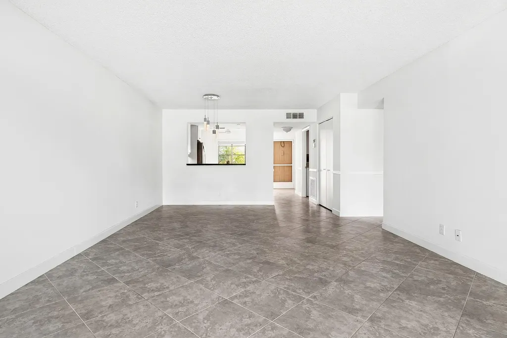 5021 Oak Hill Lane Delray Beach FL 33484