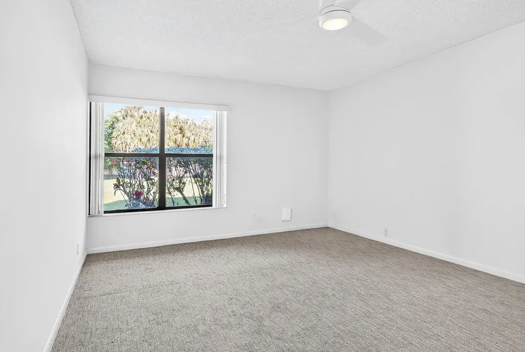 5021 Oak Hill Lane Delray Beach FL 33484