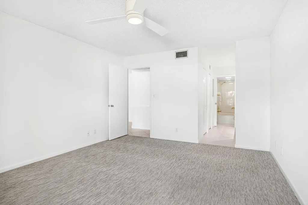5021 Oak Hill Lane Delray Beach FL 33484