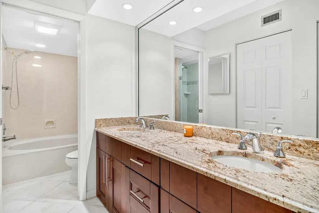 5021 Oak Hill Lane Delray Beach FL 33484
