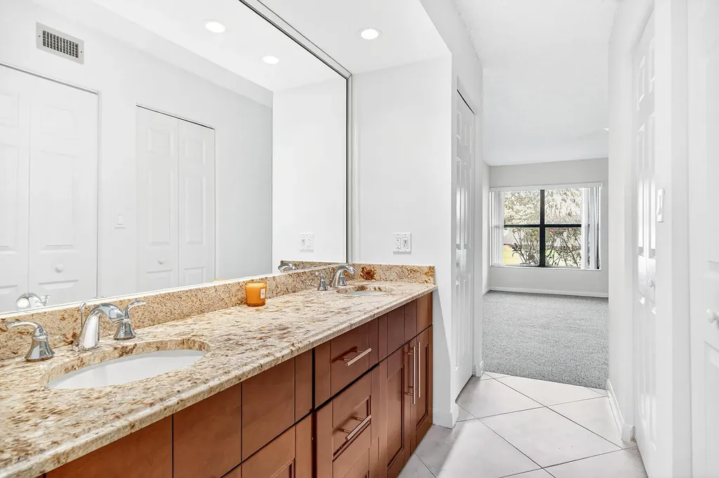5021 Oak Hill Lane Delray Beach FL 33484