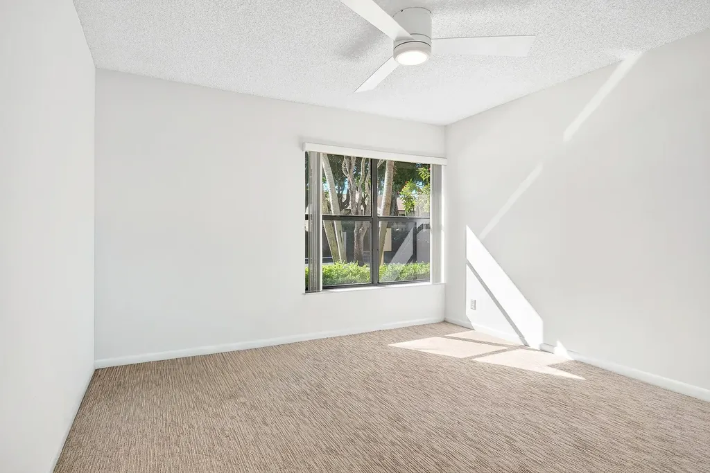 5021 Oak Hill Lane Delray Beach FL 33484