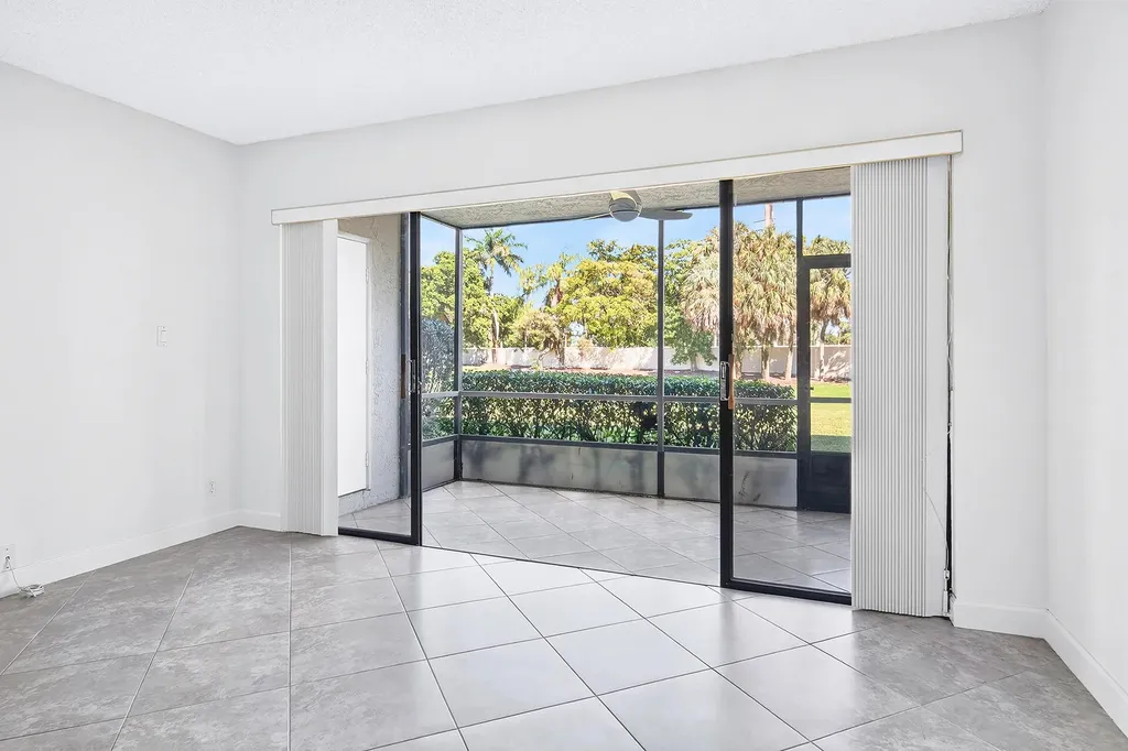 5021 Oak Hill Lane Delray Beach FL 33484