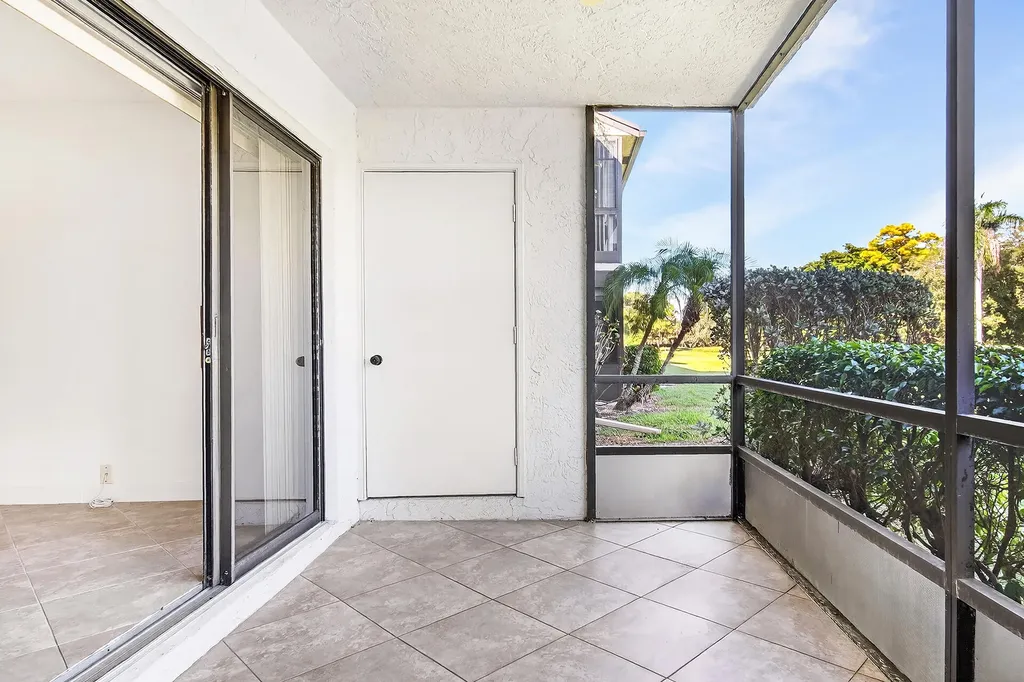 5021 Oak Hill Lane Delray Beach FL 33484