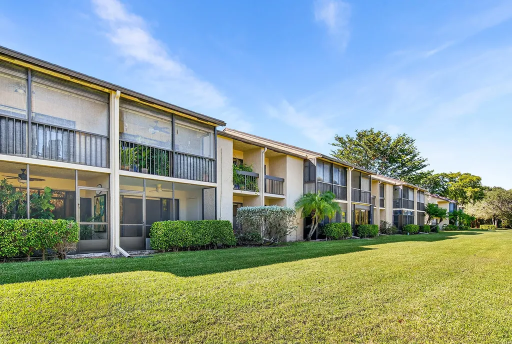 5021 Oak Hill Lane Delray Beach FL 33484