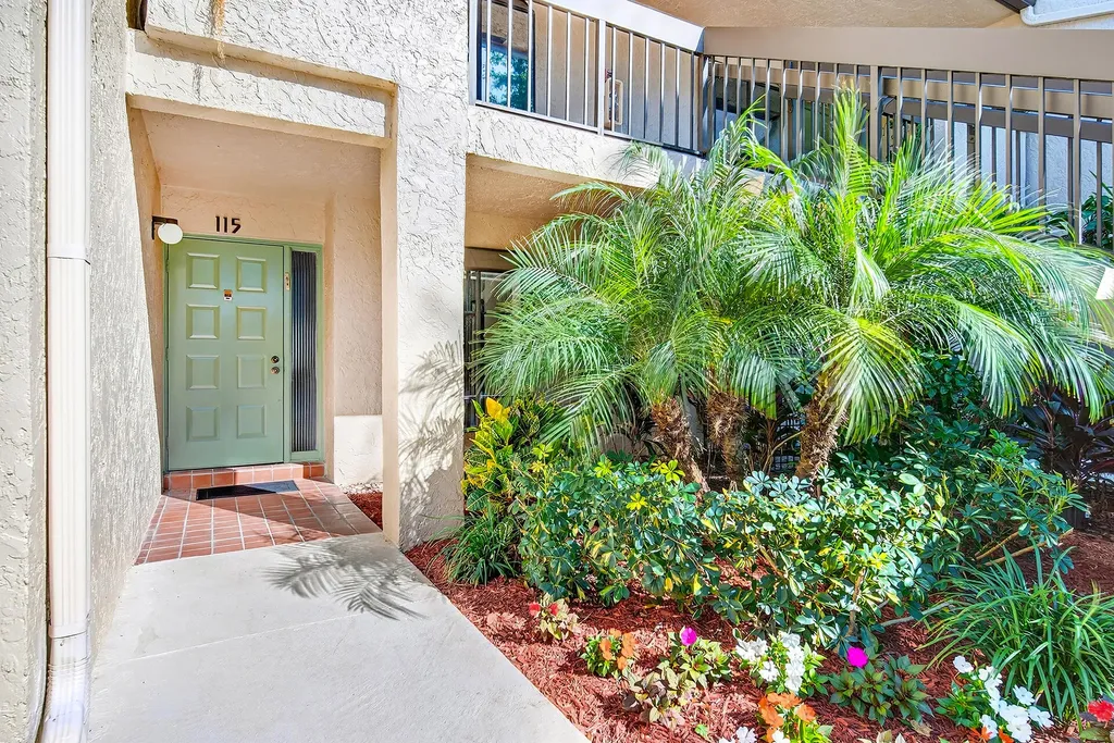 5021 Oak Hill Lane Delray Beach FL 33484