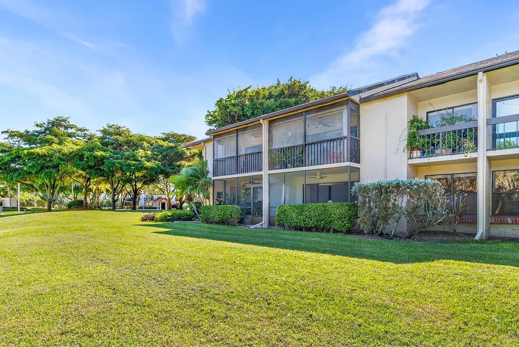 5021 Oak Hill Lane Delray Beach FL 33484