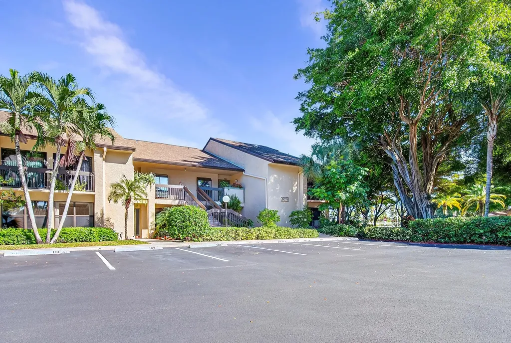 5021 Oak Hill Lane Delray Beach FL 33484