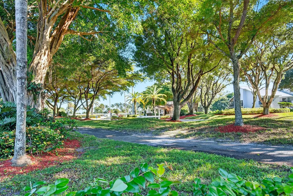 5021 Oak Hill Lane Delray Beach FL 33484