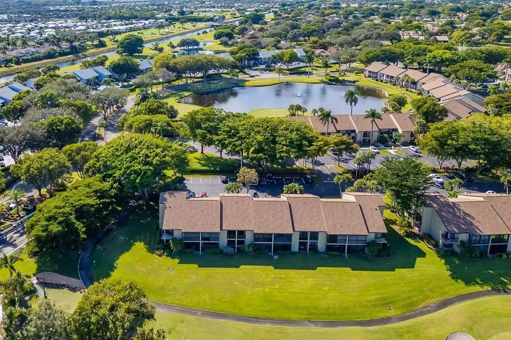 5021 Oak Hill Lane Delray Beach FL 33484