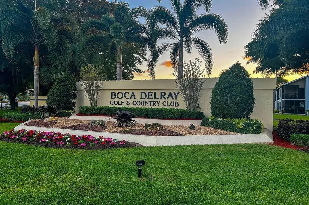 5021 Oak Hill Lane Delray Beach FL 33484
