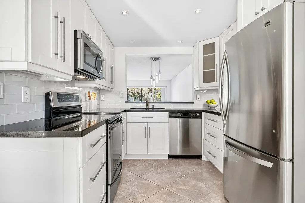 5021 Oak Hill Lane Delray Beach FL 33484