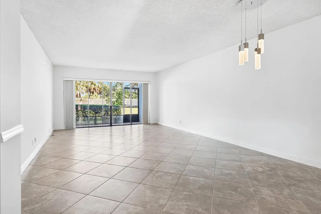 5021 Oak Hill Lane Delray Beach FL 33484