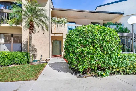 5021 Oak Hill Lane Delray Beach FL 33484