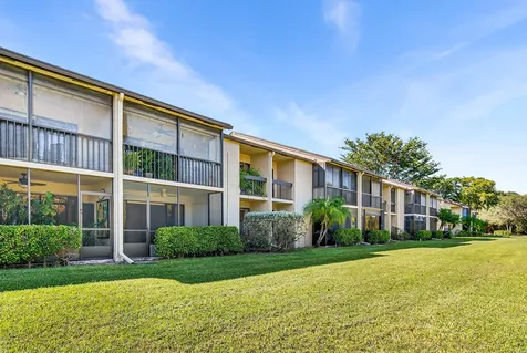 5021 Oak Hill Lane Delray Beach FL 33484