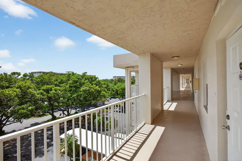 3503 Oaks Way Pompano Beach FL 33069
