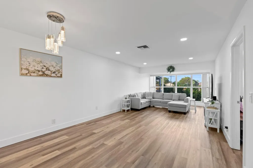 2915 SW 15th Street Delray Beach FL 33445