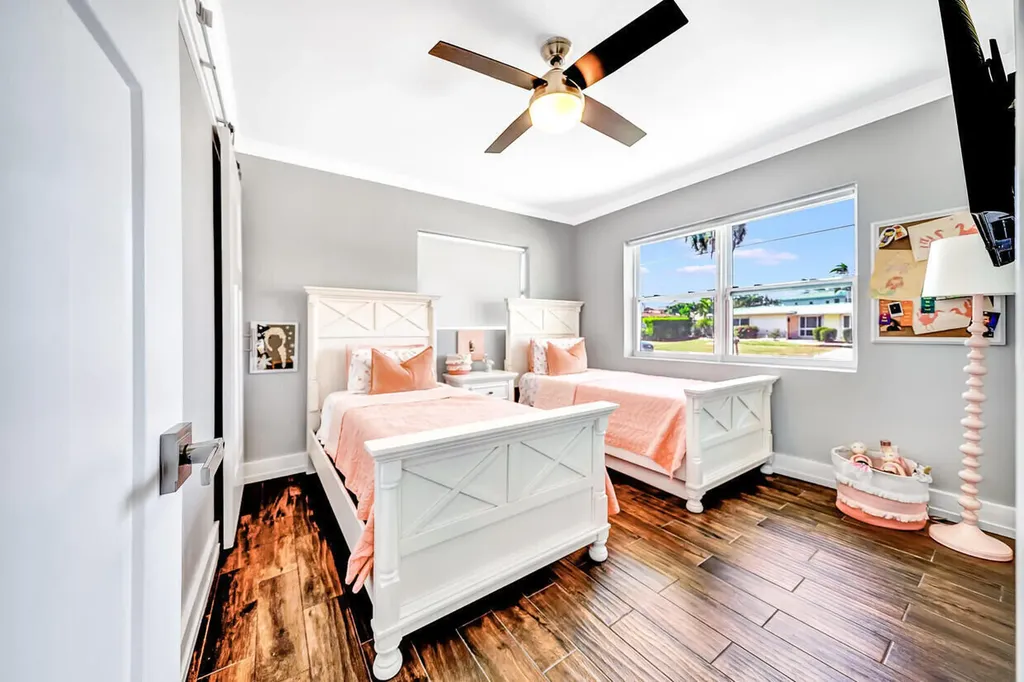864 Appleby Street Boca Raton FL 33487
