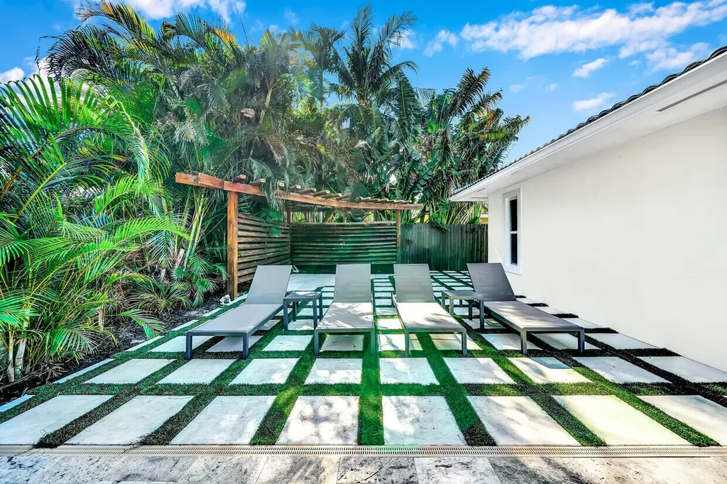 864 Appleby Street Boca Raton FL 33487