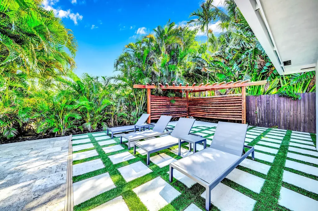 864 Appleby Street Boca Raton FL 33487