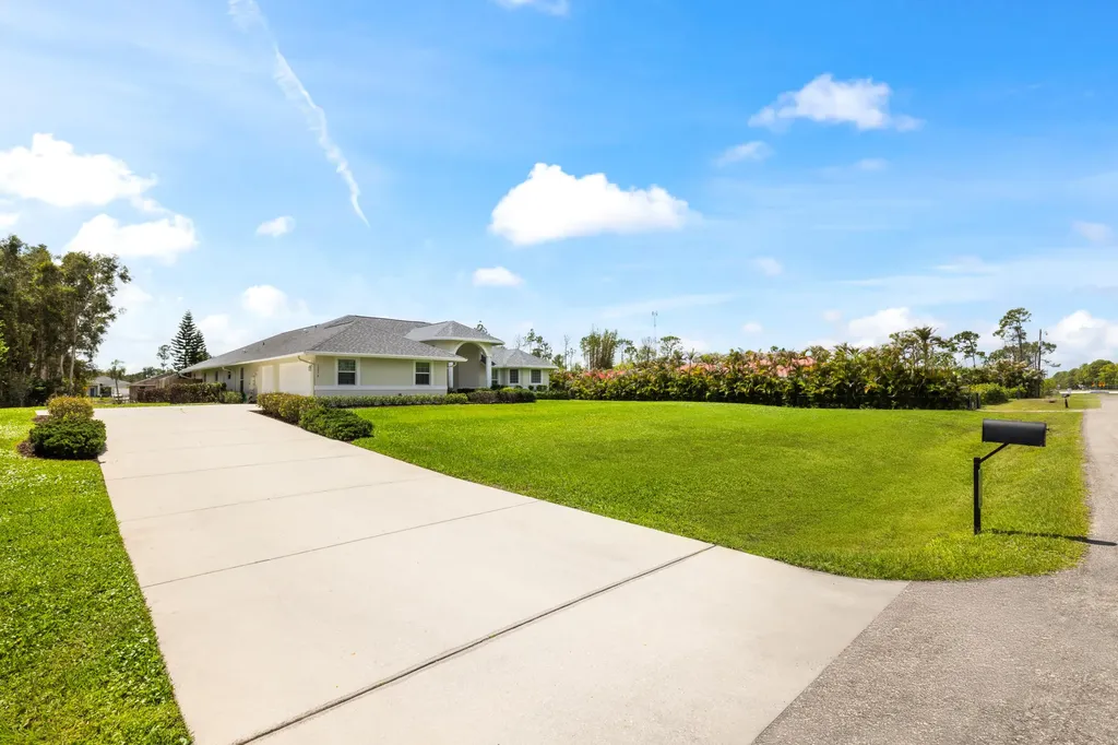 12878 N 70th Place Place N The Acreage FL 33412