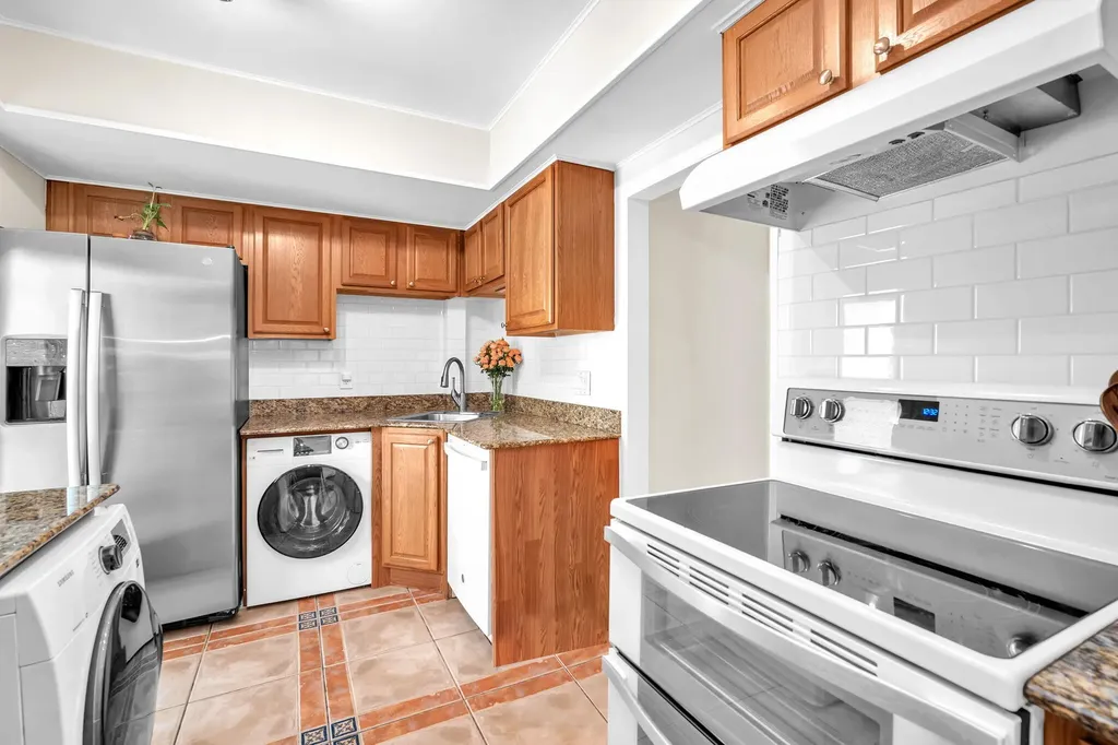 1823 Presidential Way West Palm Beach FL 33401