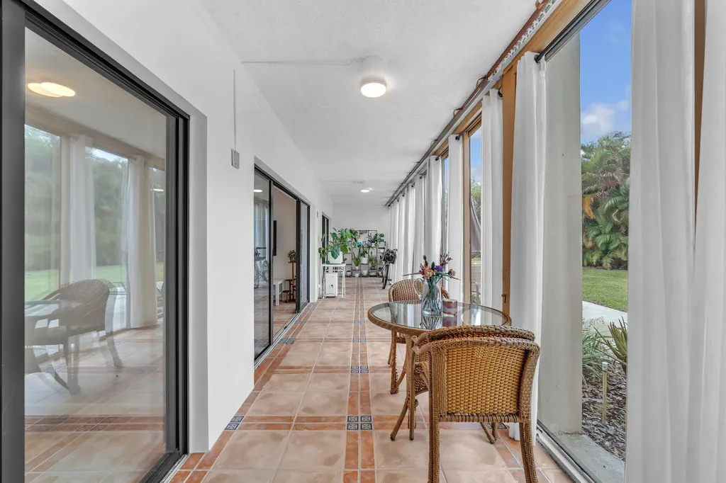 1823 Presidential Way West Palm Beach FL 33401