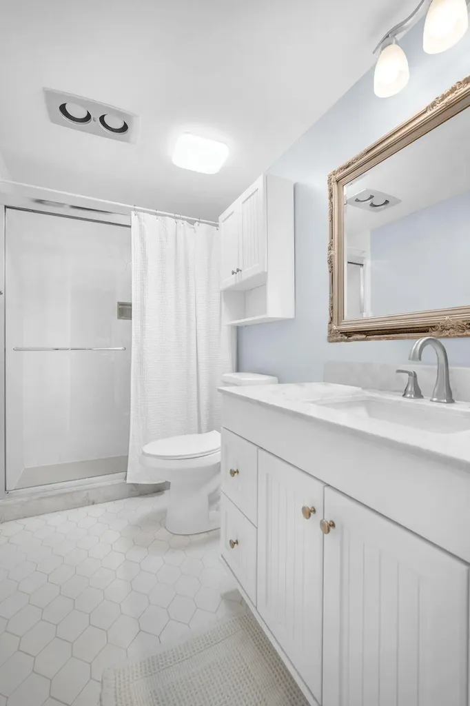 1823 Presidential Way West Palm Beach FL 33401