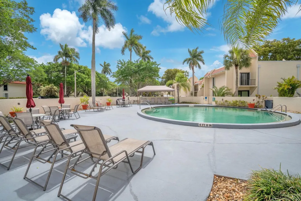 1823 Presidential Way West Palm Beach FL 33401