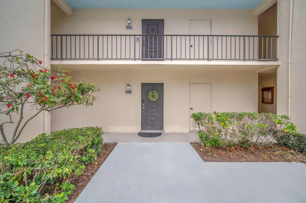 1823 Presidential Way West Palm Beach FL 33401
