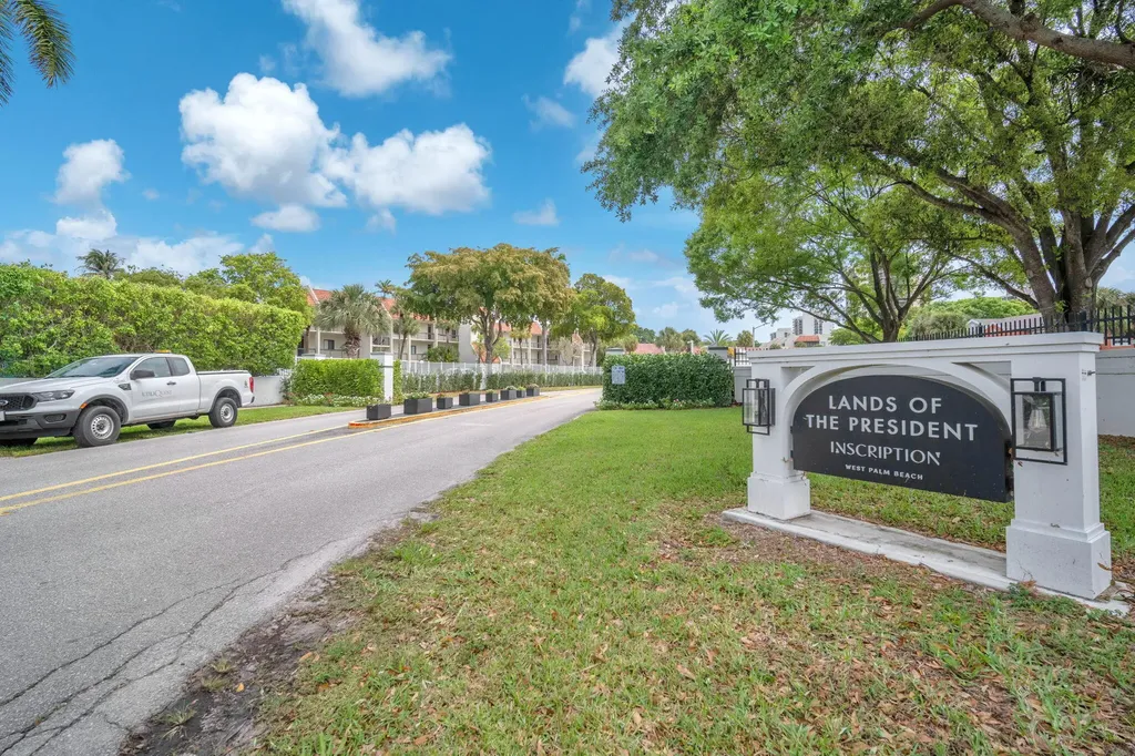 1823 Presidential Way West Palm Beach FL 33401