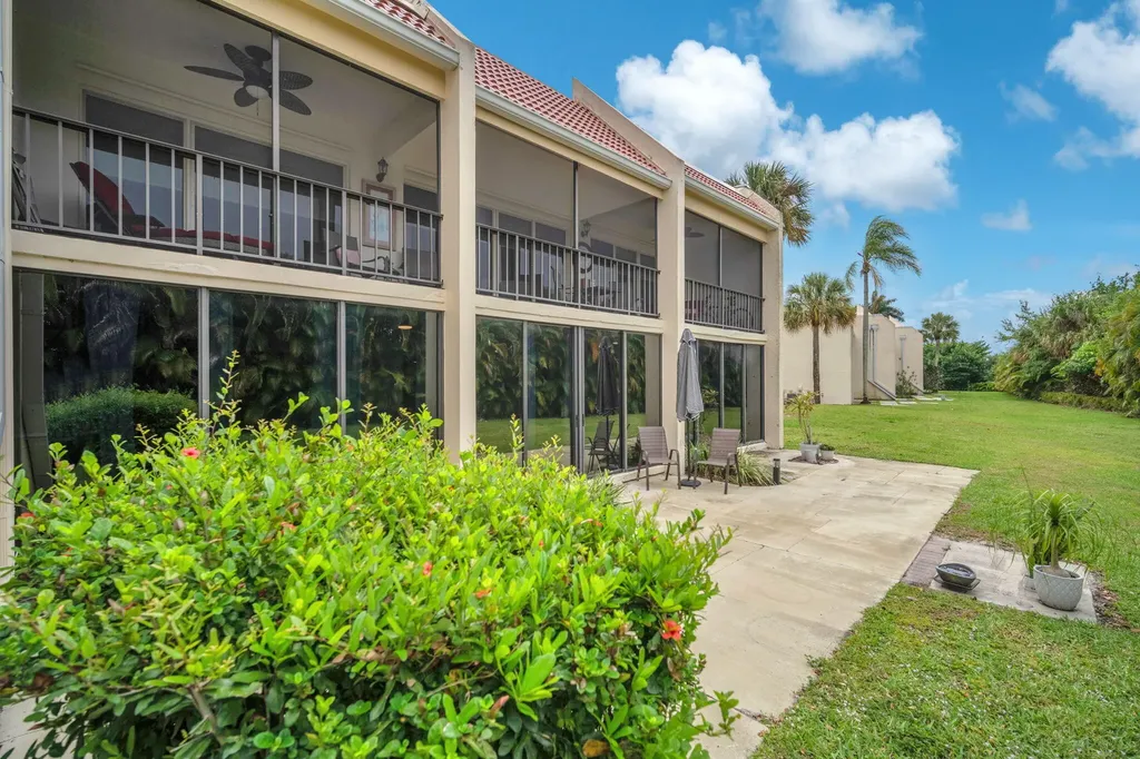 1823 Presidential Way West Palm Beach FL 33401