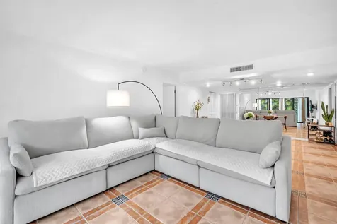 1823 Presidential Way West Palm Beach FL 33401