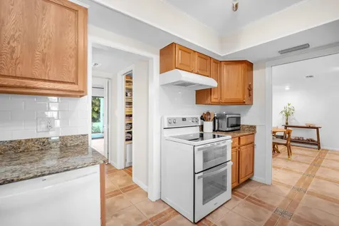 1823 Presidential Way West Palm Beach FL 33401