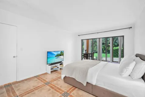 1823 Presidential Way West Palm Beach FL 33401