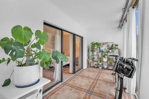 1823 Presidential Way West Palm Beach FL 33401