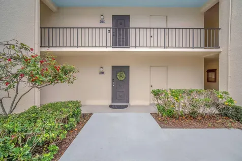 1823 Presidential Way West Palm Beach FL 33401