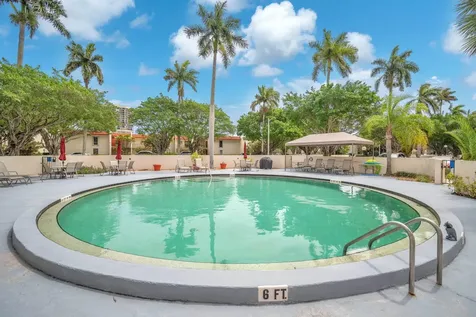 1823 Presidential Way West Palm Beach FL 33401
