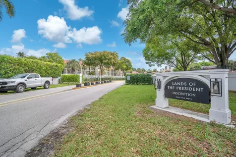 1823 Presidential Way West Palm Beach FL 33401